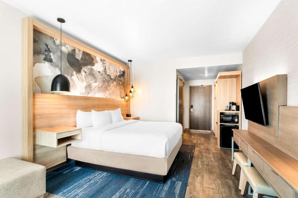 King Room with Walk-In Shower interior